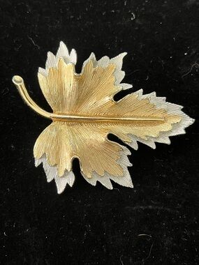 1662 Sarah Coventry Nature’s Choice Gold and Silver Leaf Brooch
